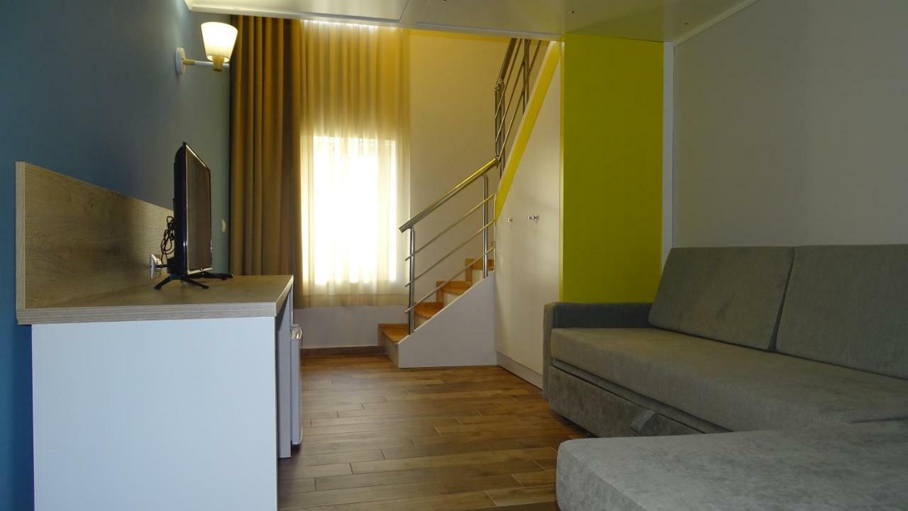 Bistrica Hotel Sarandë Exteriör bild