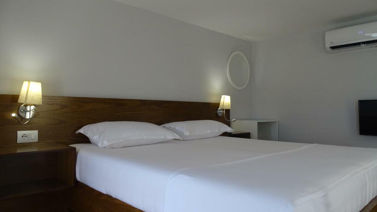 Bistrica Hotel Sarandë Exteriör bild