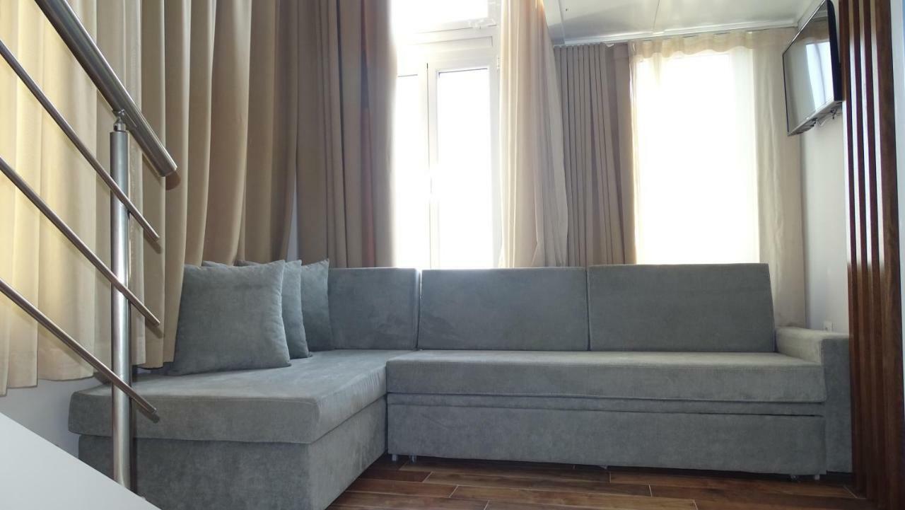 Bistrica Hotel Sarandë Exteriör bild